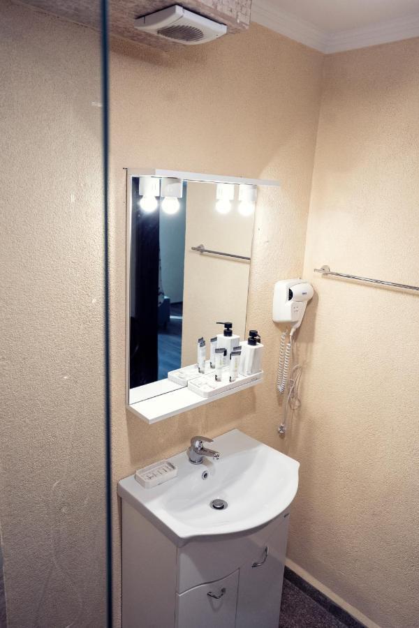 London Apartments Vaslui Exterior photo