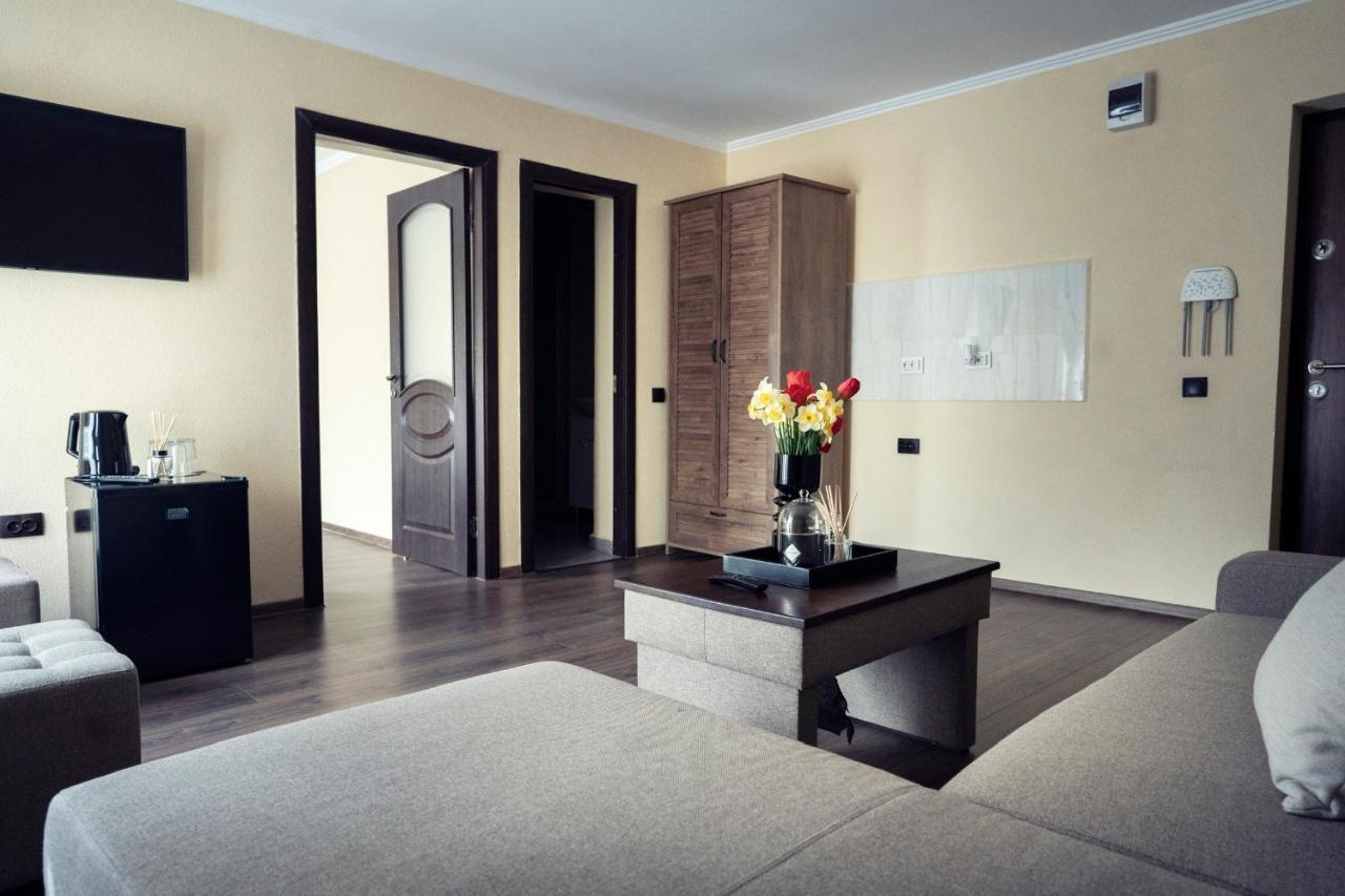 London Apartments Vaslui Exterior photo