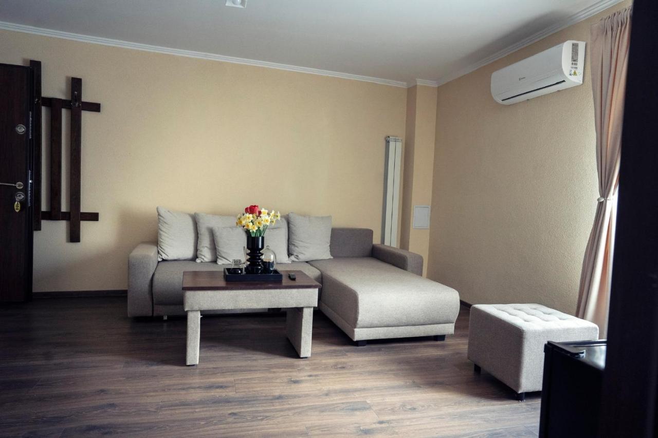 London Apartments Vaslui Exterior photo