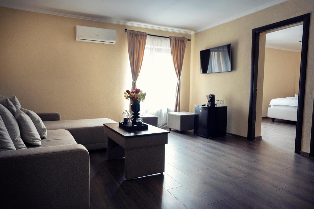 London Apartments Vaslui Exterior photo